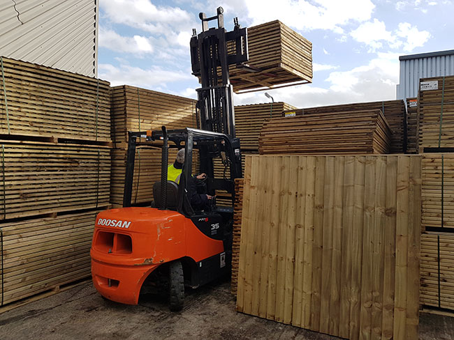 Fencing London delivery